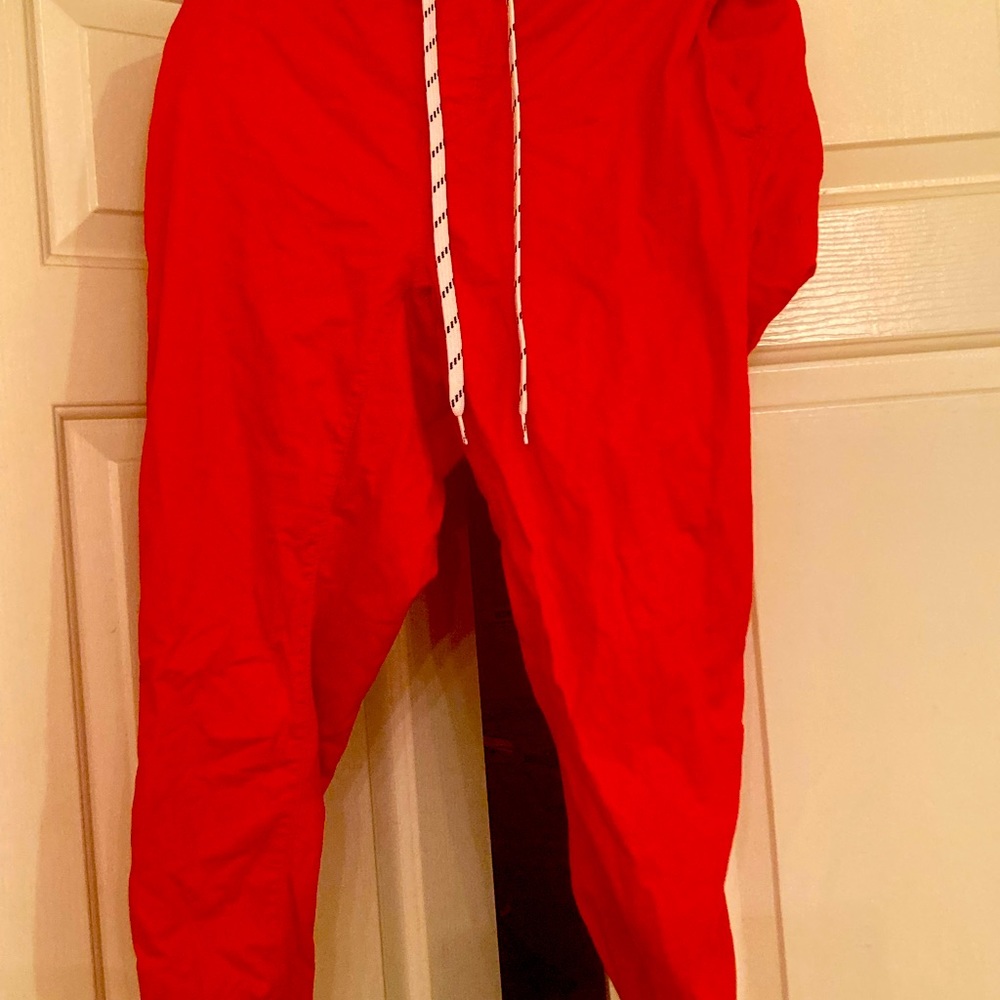 Red jogger Levi’s